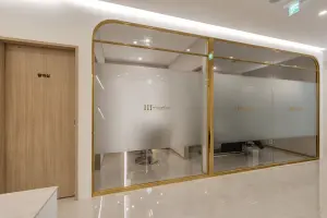 럭셔리 골드프레임 에스테틱 시술실 인테리어